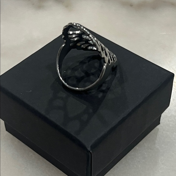 Chic Silver Heart Pattern Ring - Picture 6 of 9